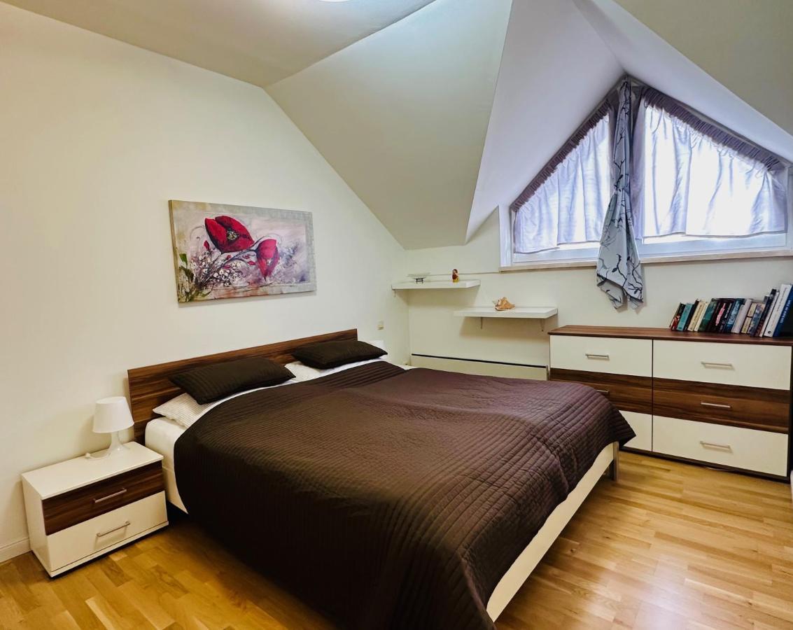 Superior-Apartment mit Pool und Seezugang Velden am Worthersee Bagian luar foto