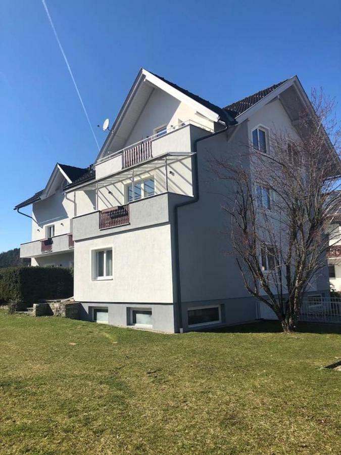 Superior-Apartment mit Pool und Seezugang Velden am Worthersee Bagian luar foto