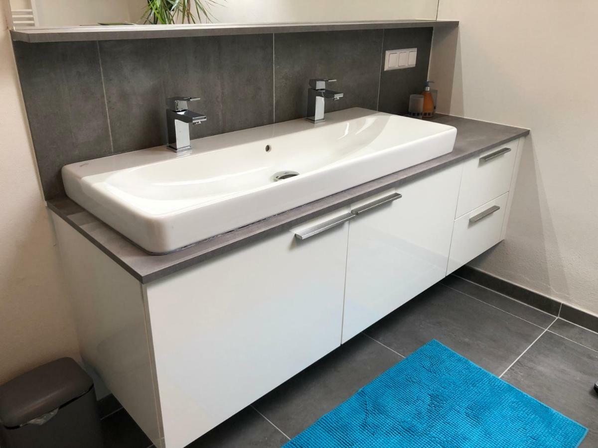 Superior-Apartment mit Pool und Seezugang Velden am Worthersee Bagian luar foto